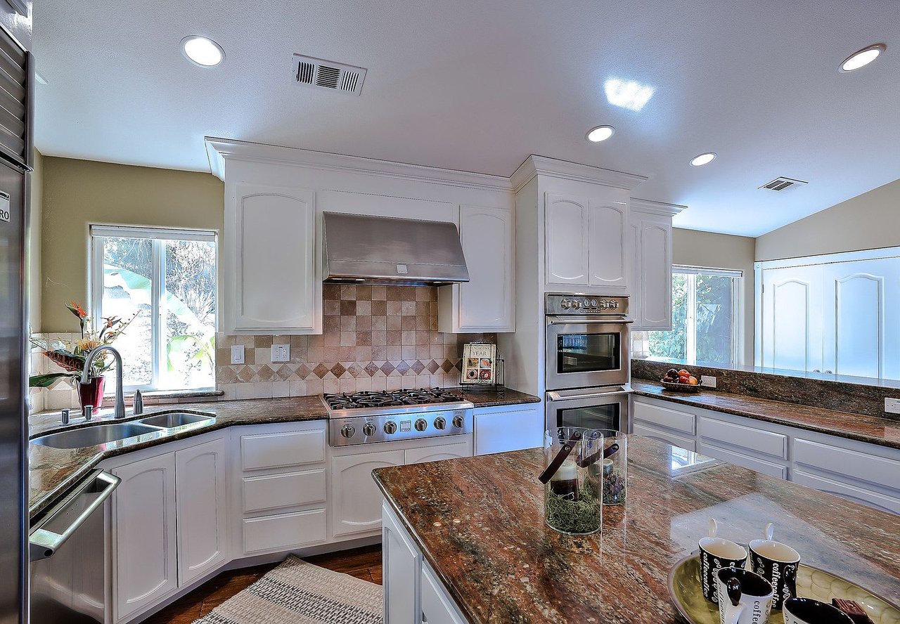9845 Palisade Dr