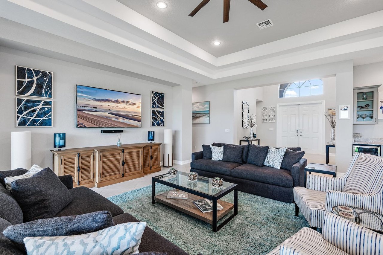 7754 Maywood Crest Dr