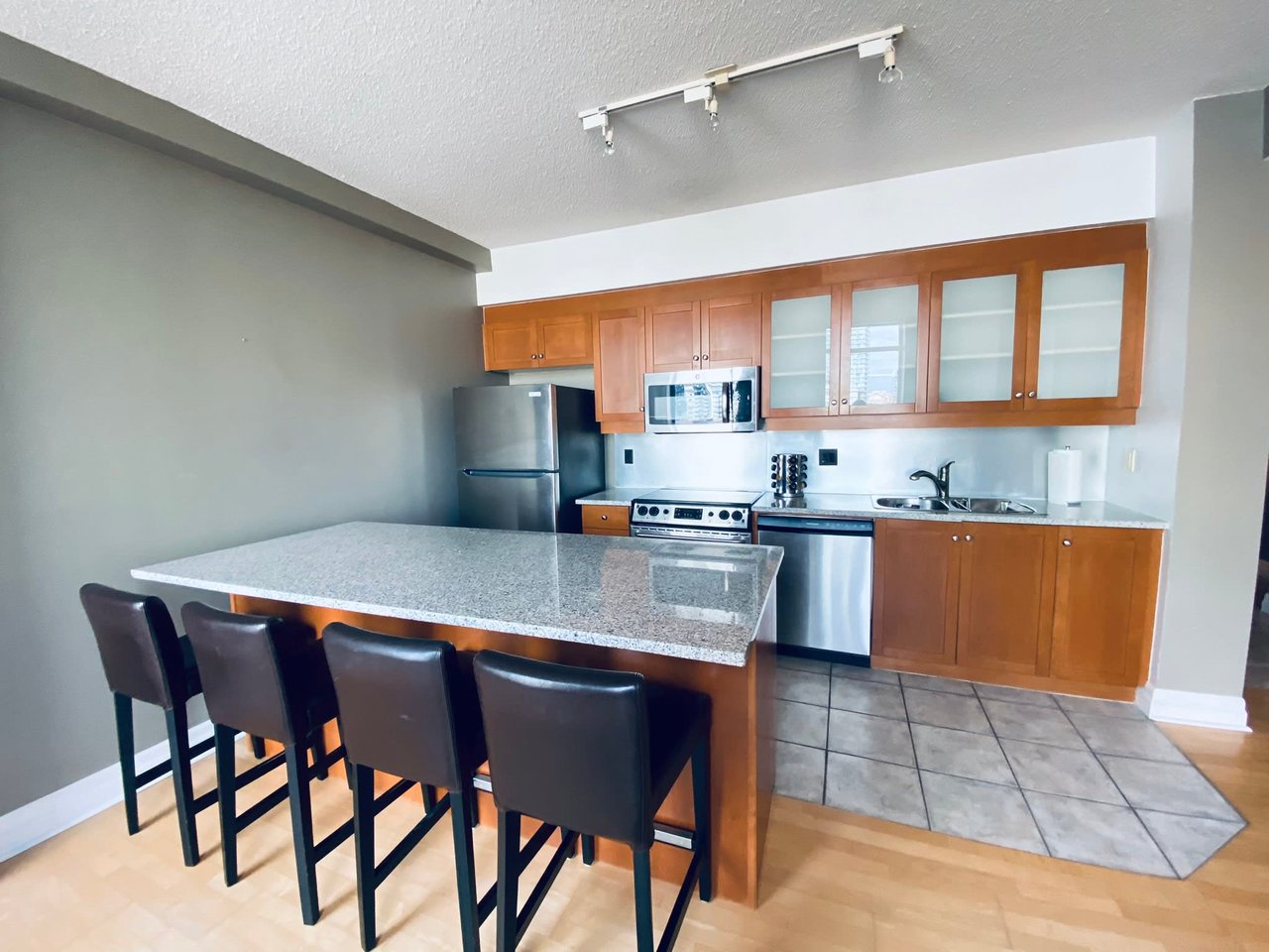 500 Queens Quay W Unit: 911E