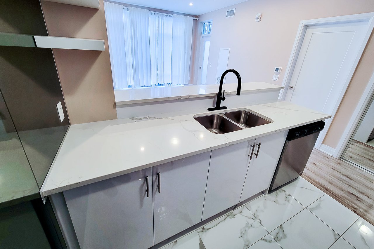 16 Concord Pl Unit: 447