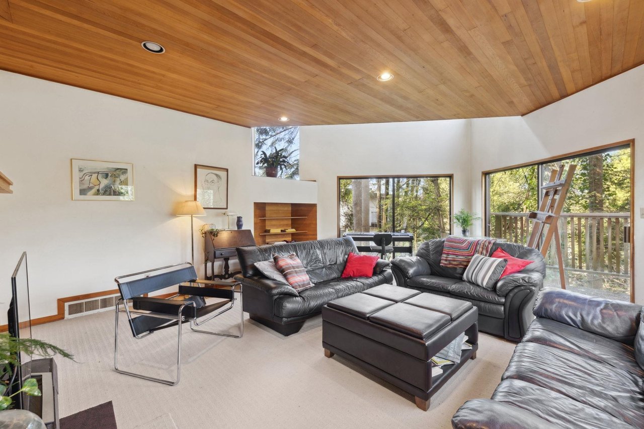 2240 Windridge Dr