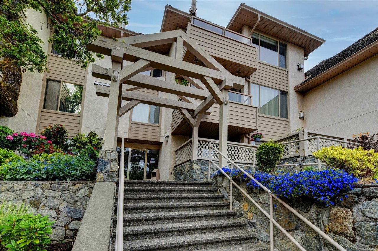 105-3400 Quadra St