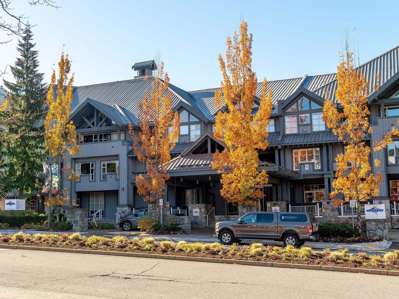 104-4573 Chateau Blvd