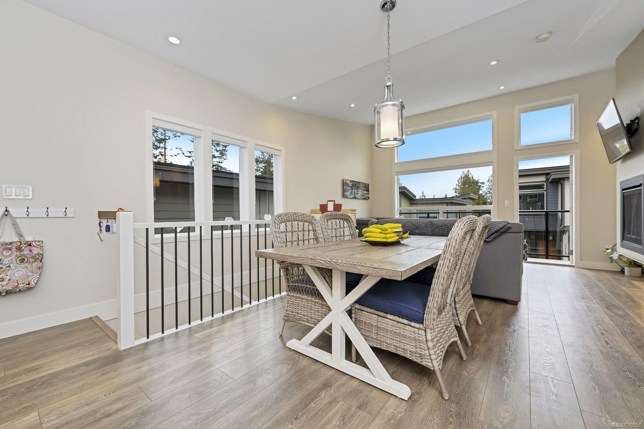2214 Echo Valley Rise, Langford