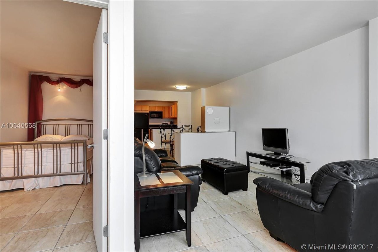 2301 Collins Ave, #1132