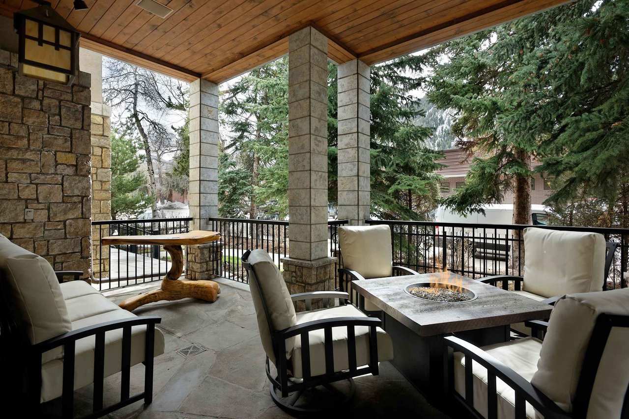 Amazing Townhome Just One Block from the Aspen Mountain Gondola