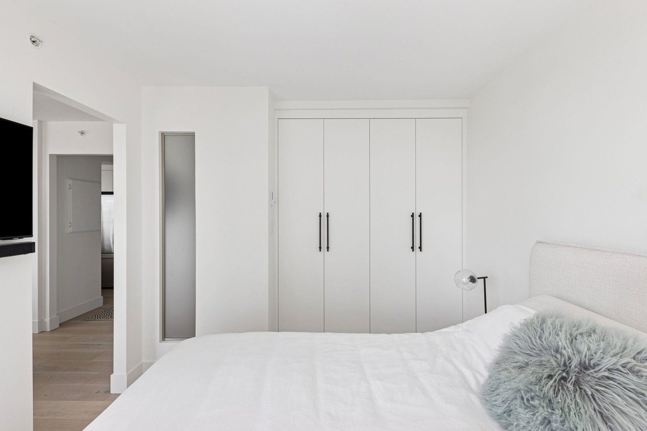 801-1077 Marinaside Cres