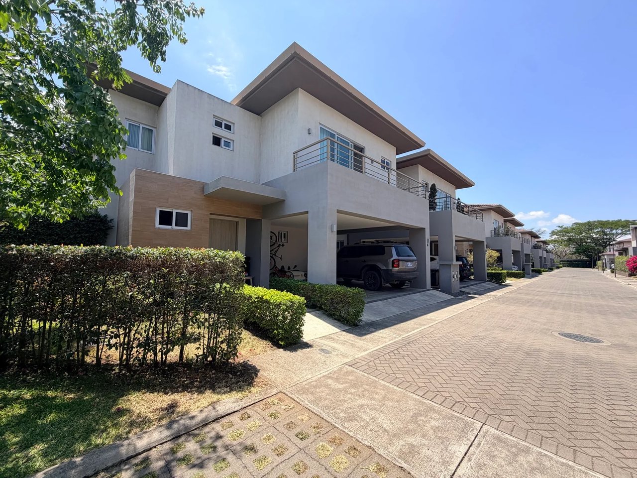 Contemporary Corner Condo, Santa Ana, San Jose