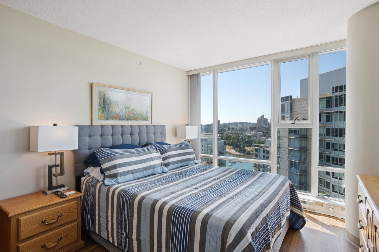 2703-455 Beach Cres