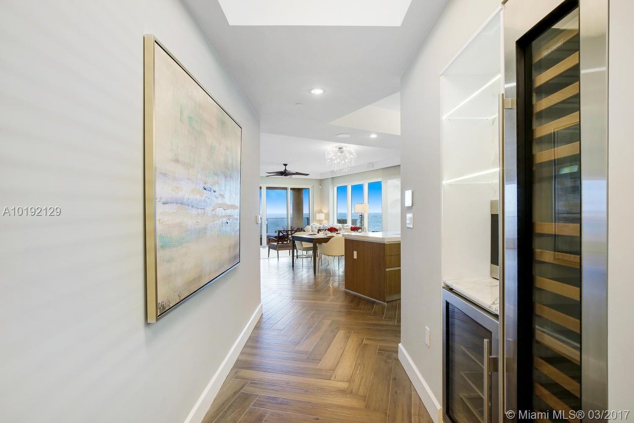 1200 Hillsboro Mile, #1206