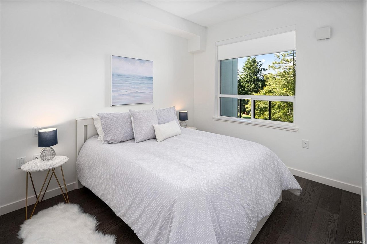 403-7162 W Saanich Rd