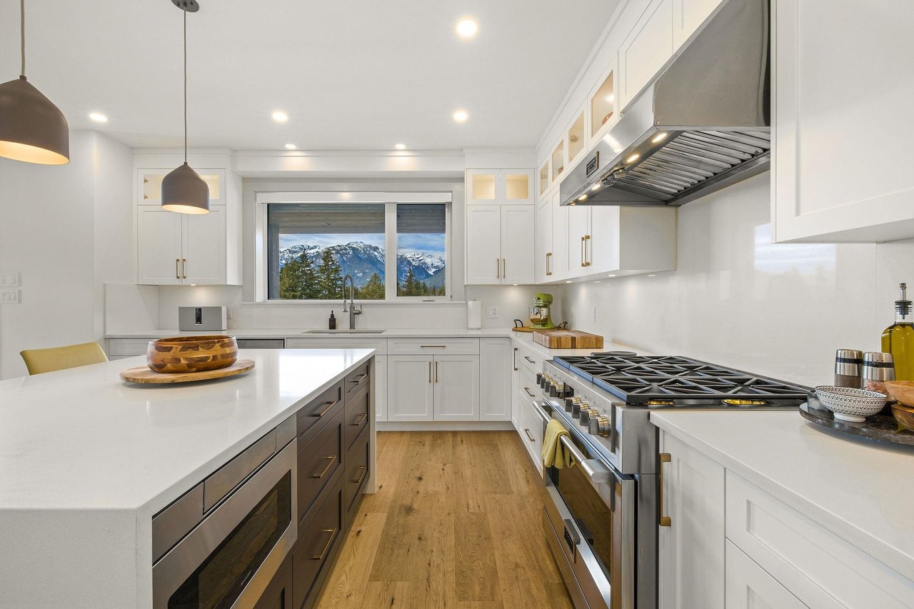 27-3385 Mamquam Rd