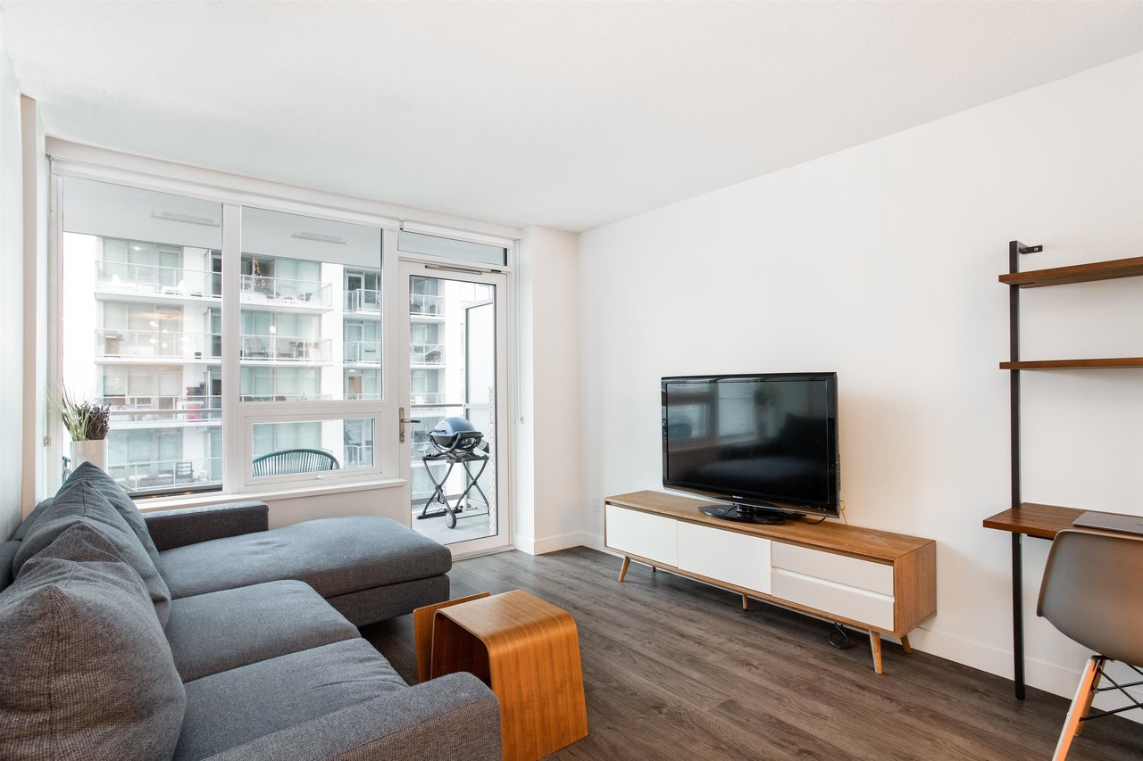1705-988 Quayside Dr
