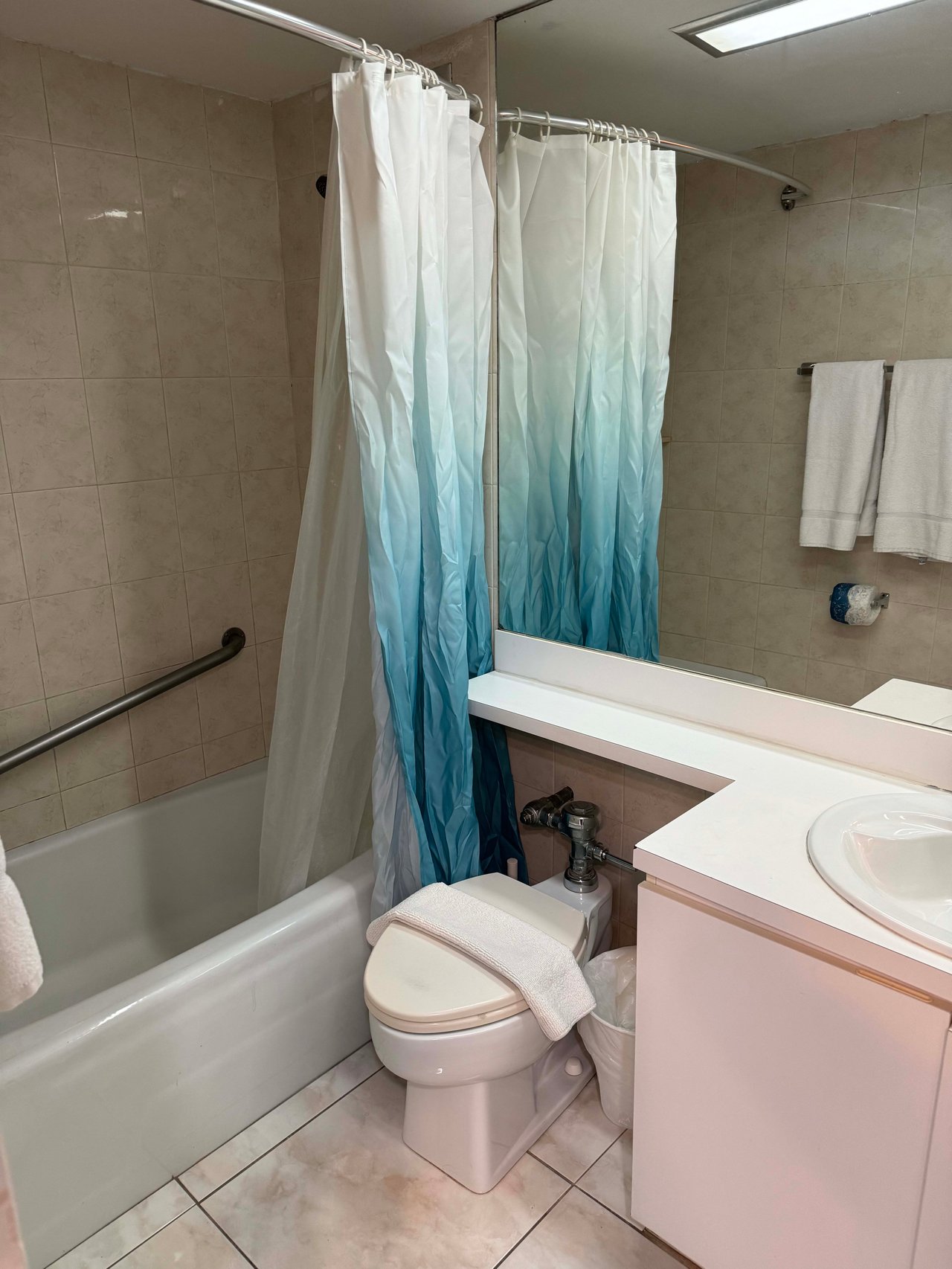 5445 Collins Ave #1606 Maimi Beach FL-33140