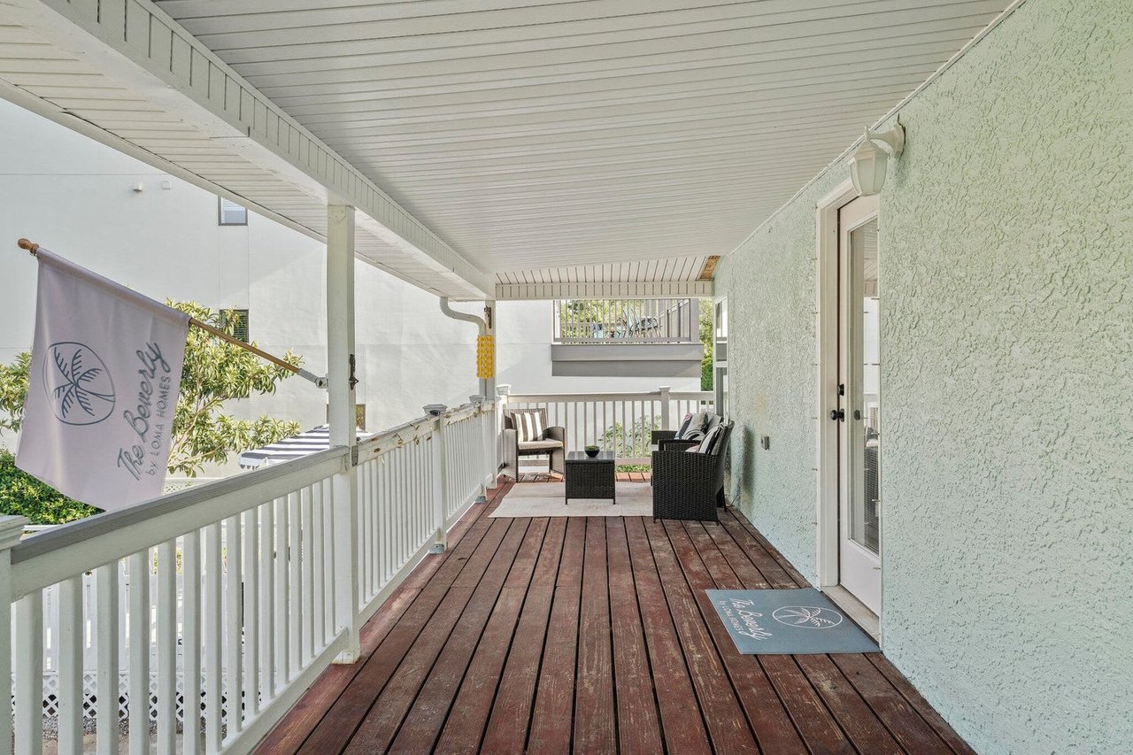 95 Hollywood St