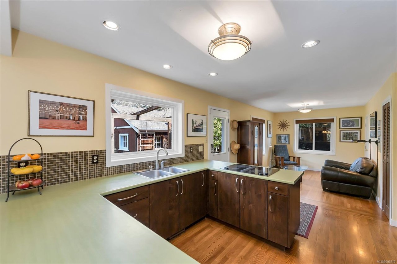 36 Tovey Cres, View Royal