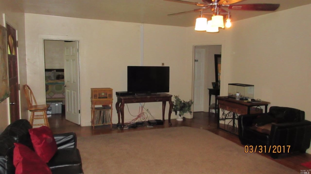 1230 Dry Creek Rd