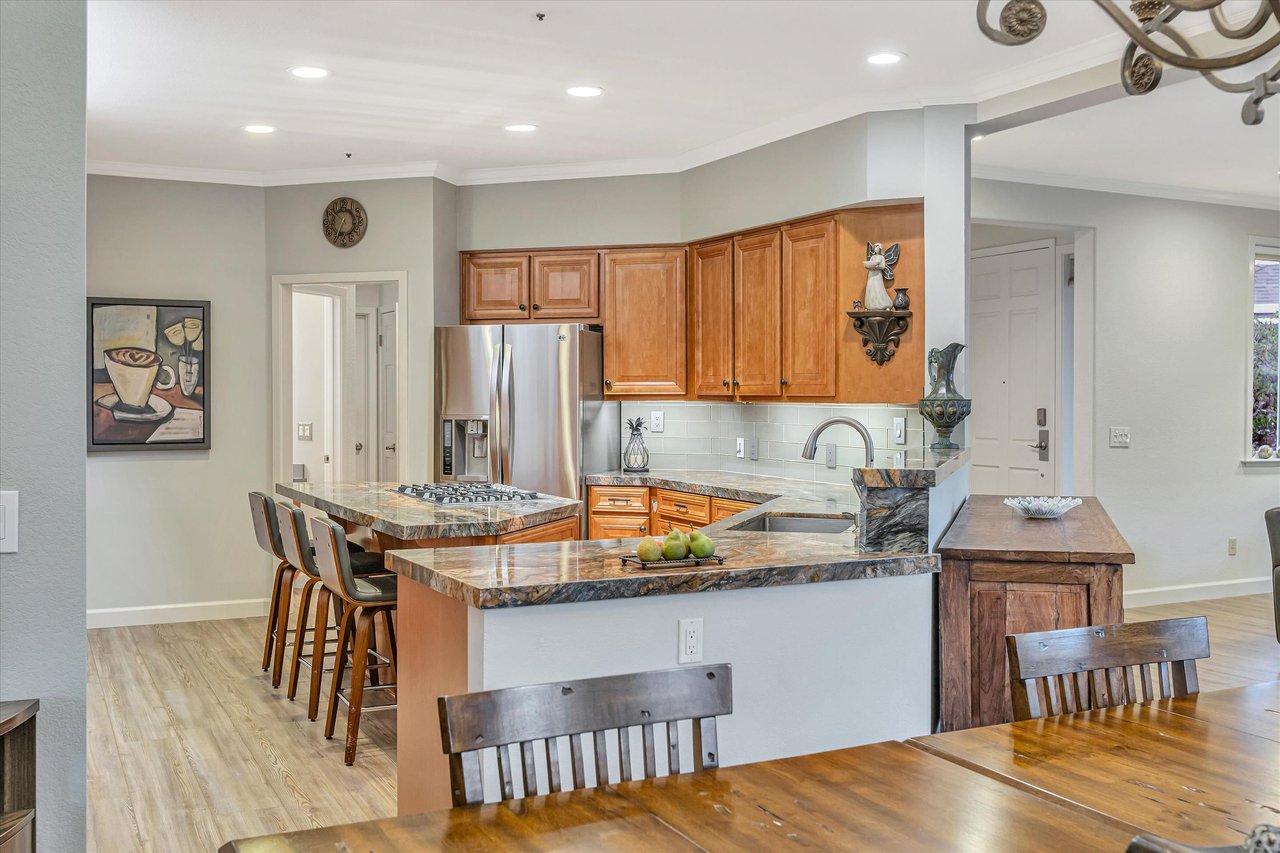 17 Crystal Creek Ct