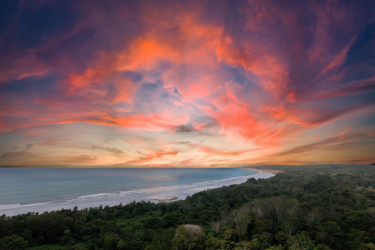 LUXURY PROPERTY WITH STUNNING OCEAN VIEWS