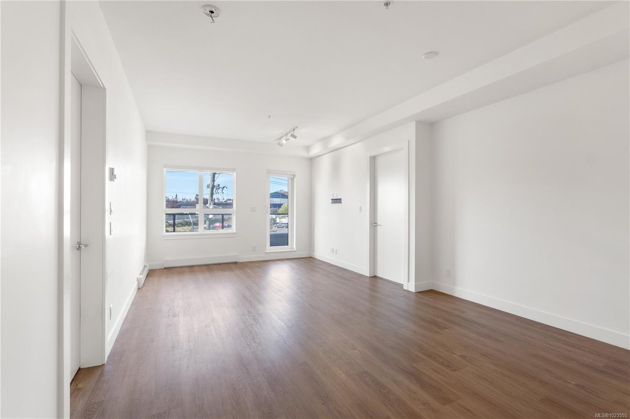 402-757 Tyee Rd, Victoria
