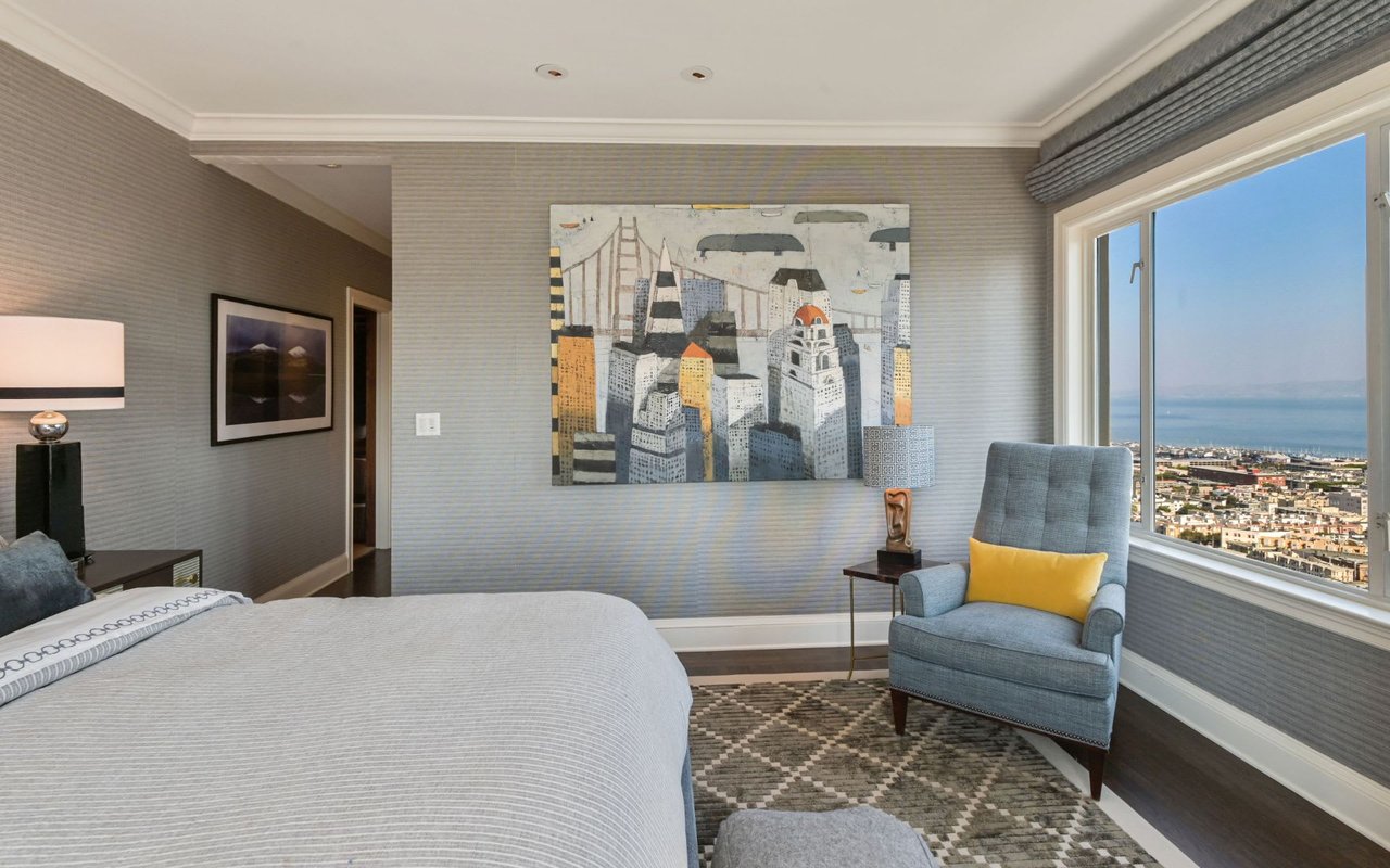  Prestigious Half Floor Apartment on Russian Hill