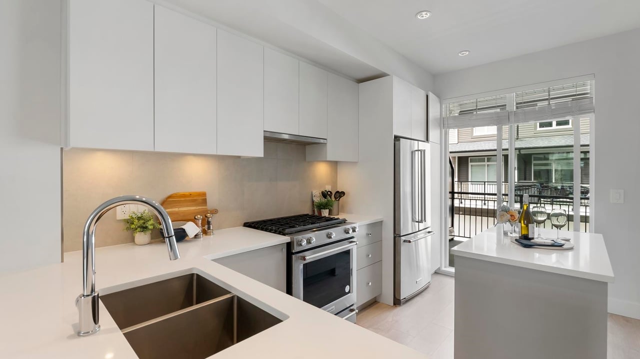 21-2070 Oak Meadows Dr