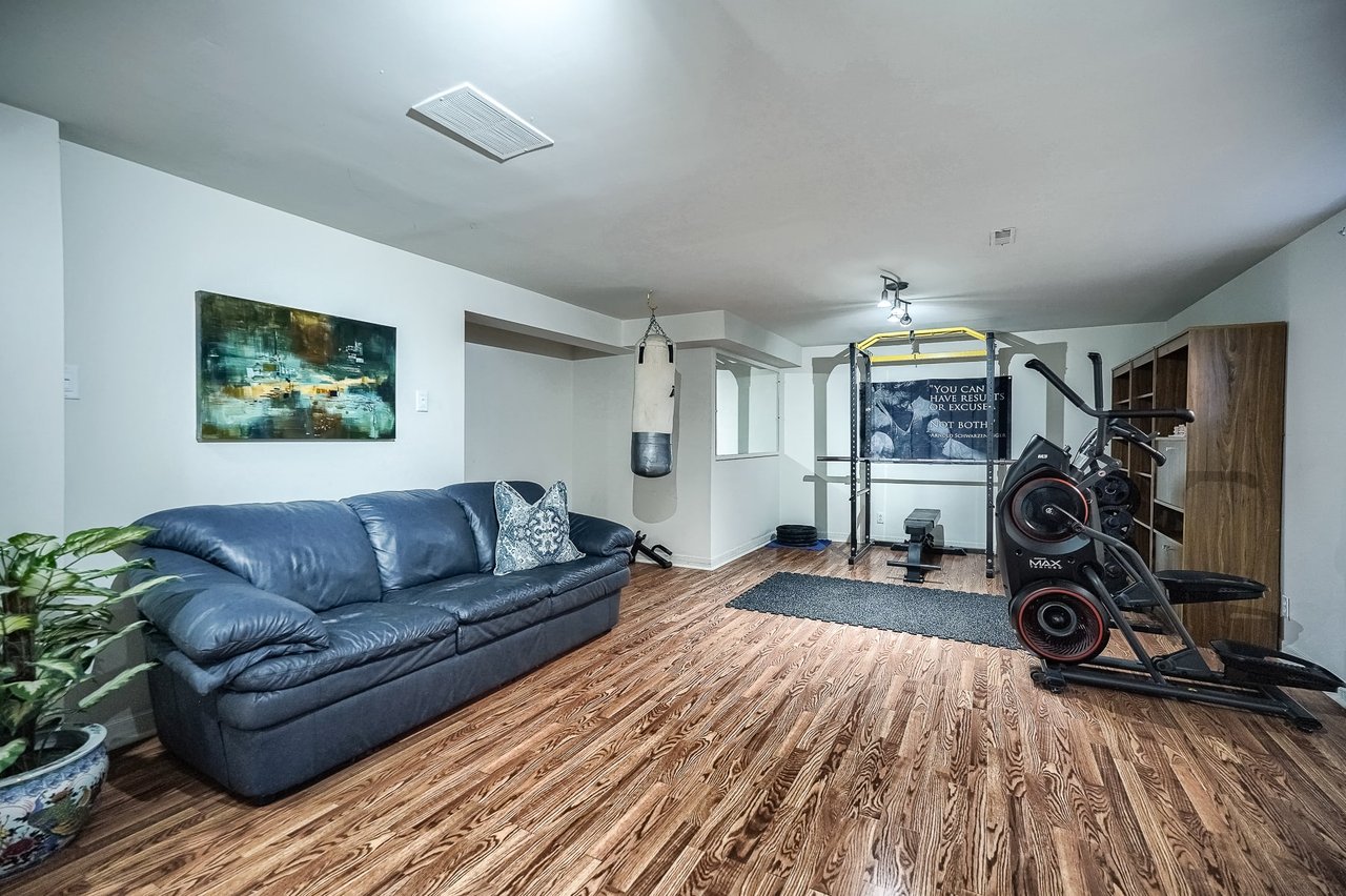268 Mineola Rd E