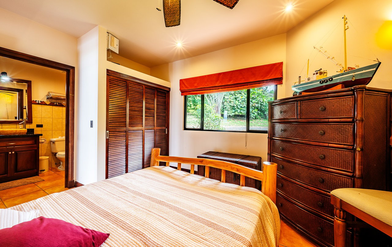 Luxury Lakefront Villa, Lake Arenal, Alajuela