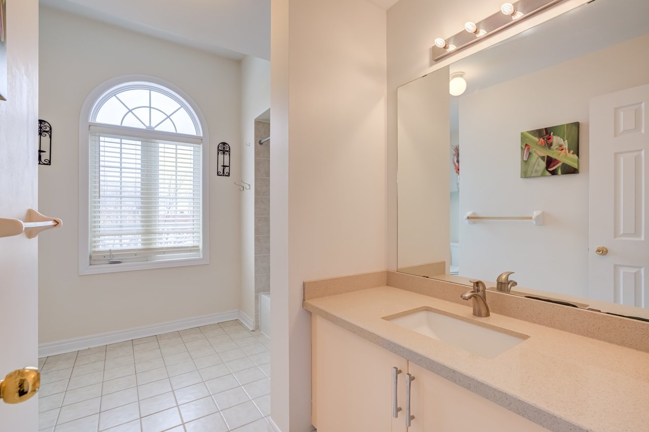 11 Cathmar Dr