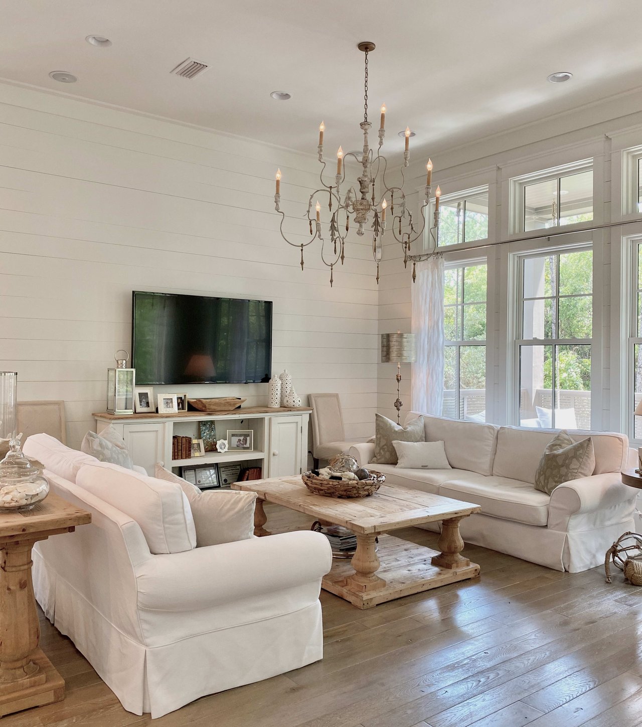 435 W Lake Forest Drive