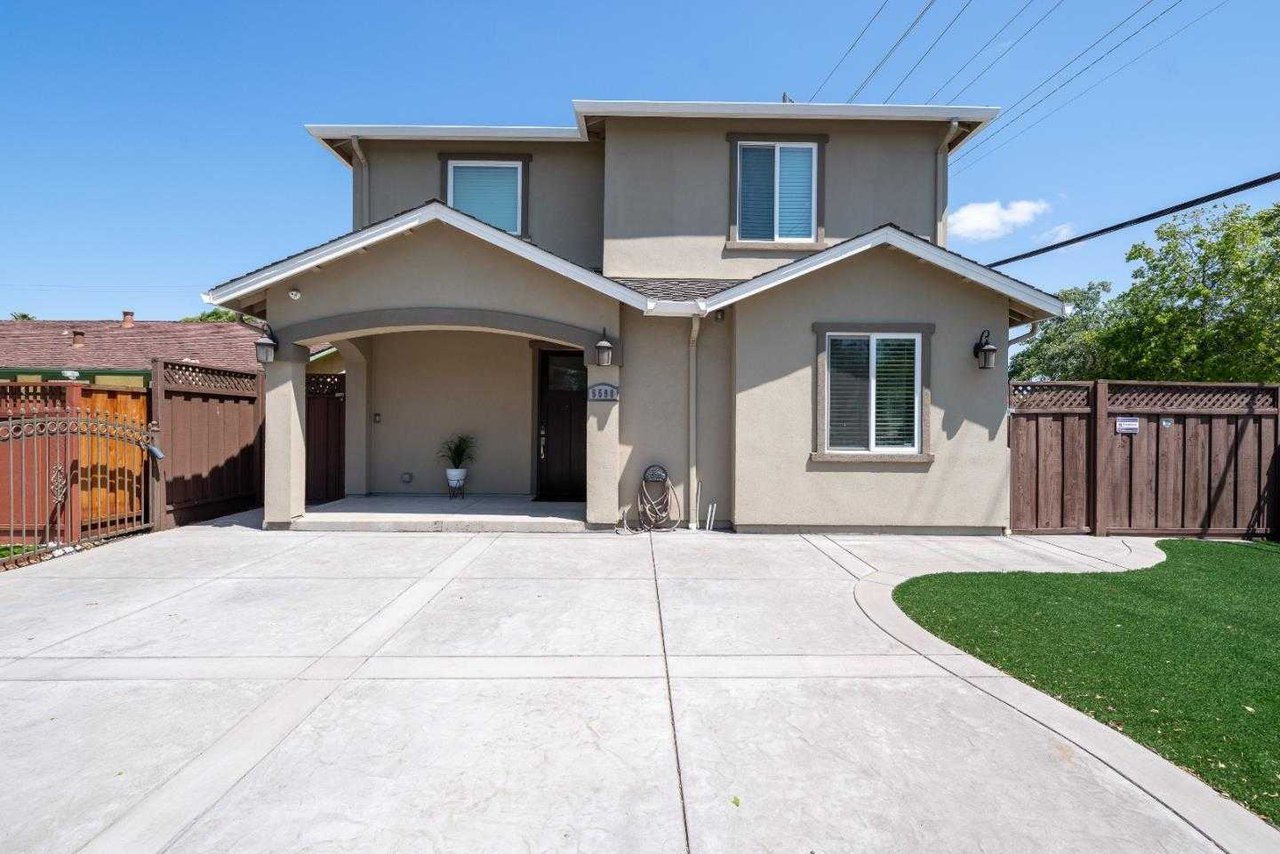 5598 Sunny Oaks DR