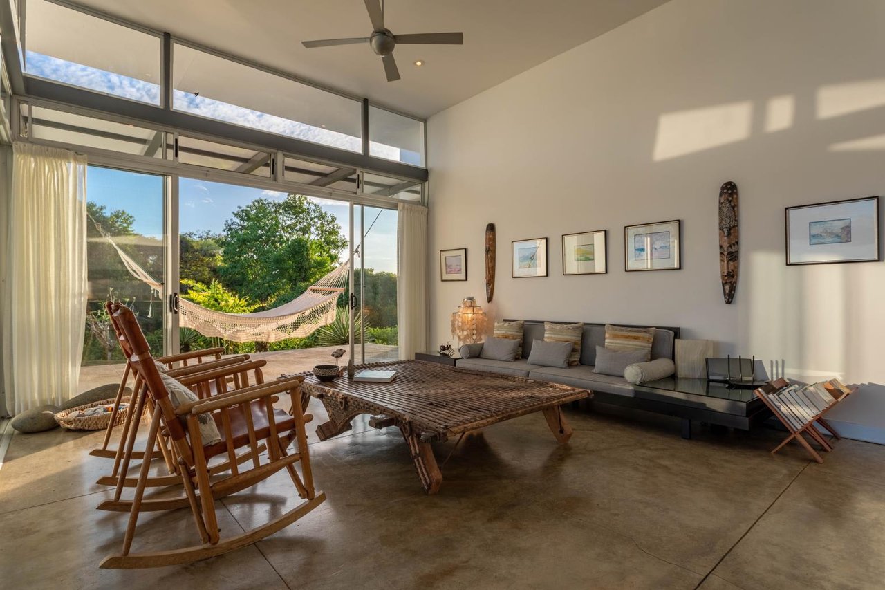 Mariposa , Luxury Modern Home With Guest House