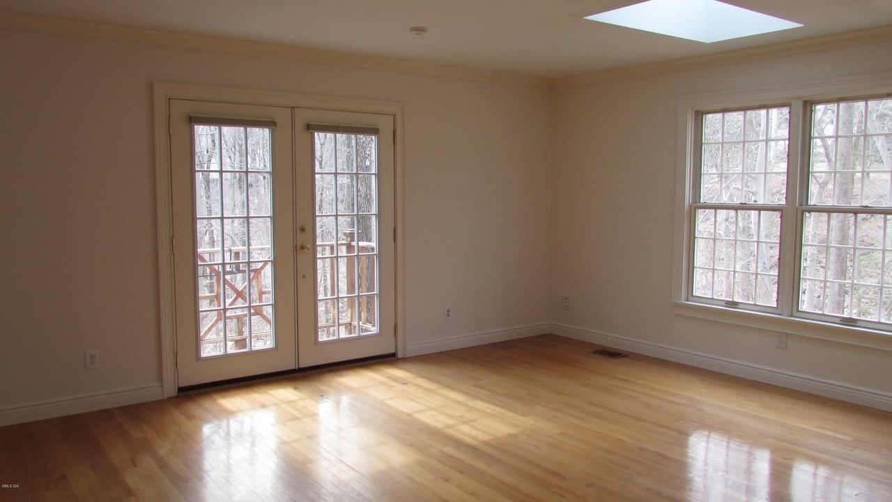 100 N Old Stone Bridge Rd