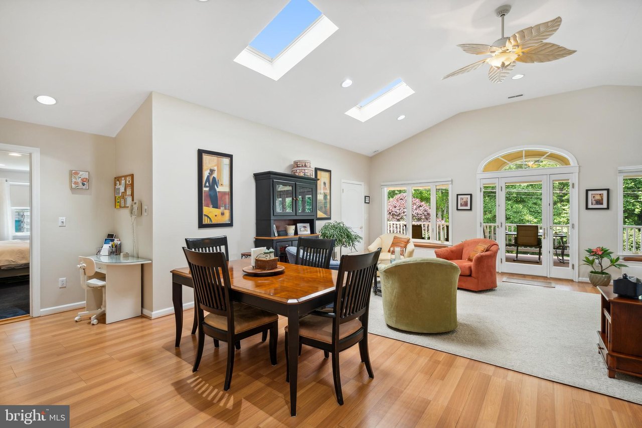 320 Rose Ln