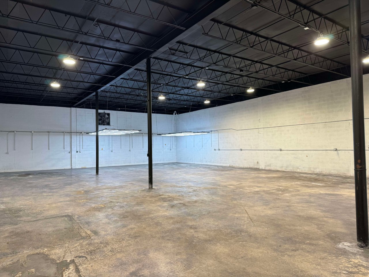 Fully A/C Warehouse For Lease in Doral 