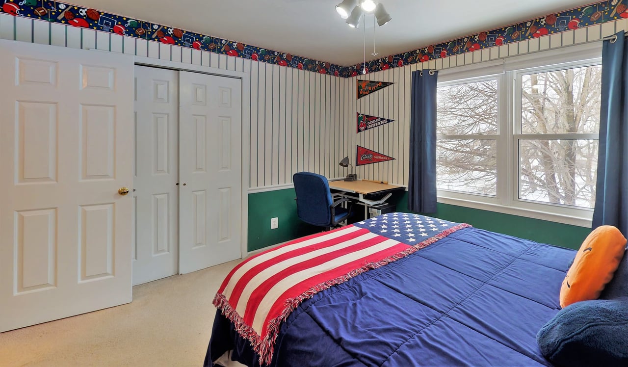 32 LAWRENCIA DR