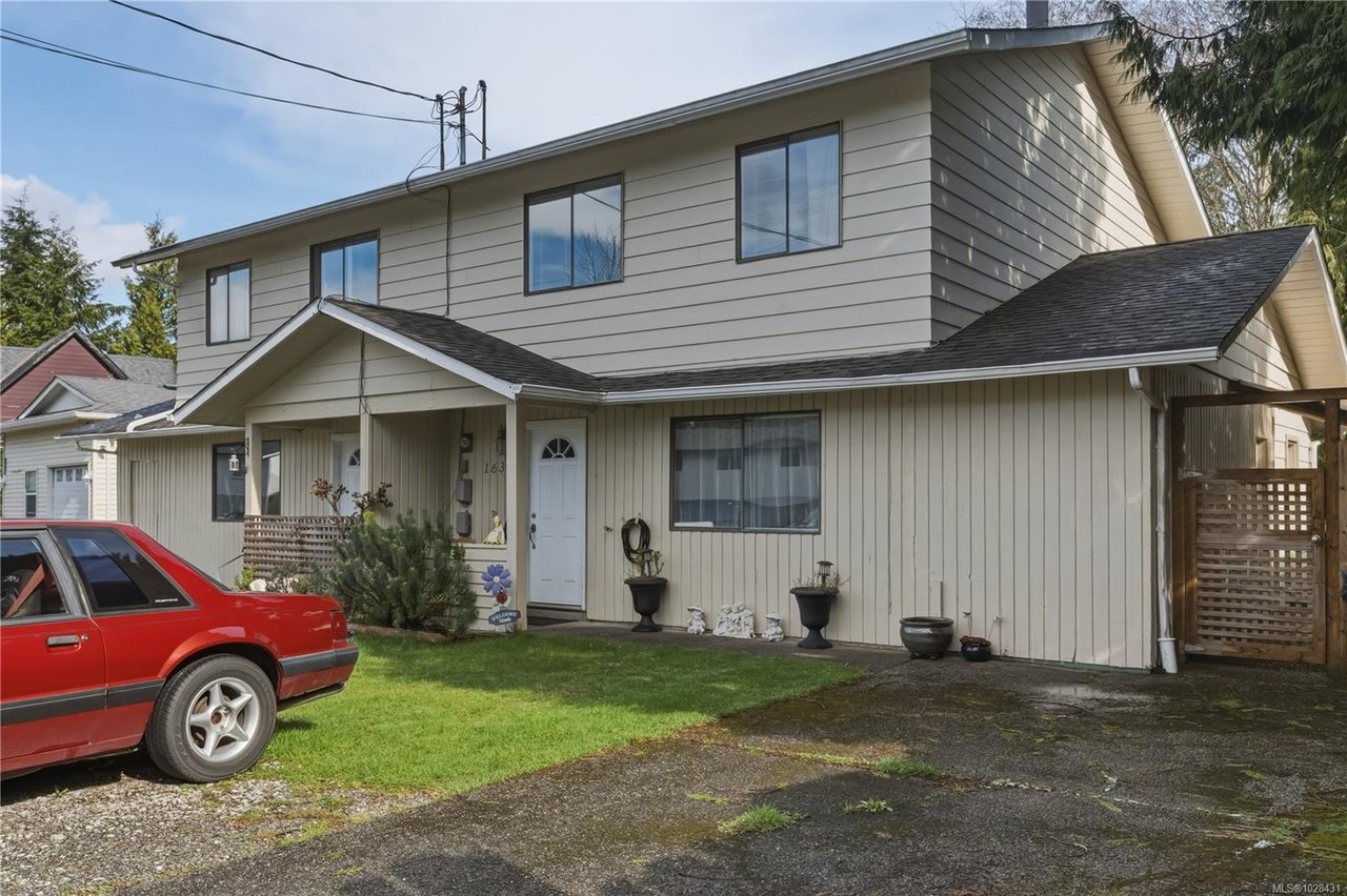1639 Holly Cres