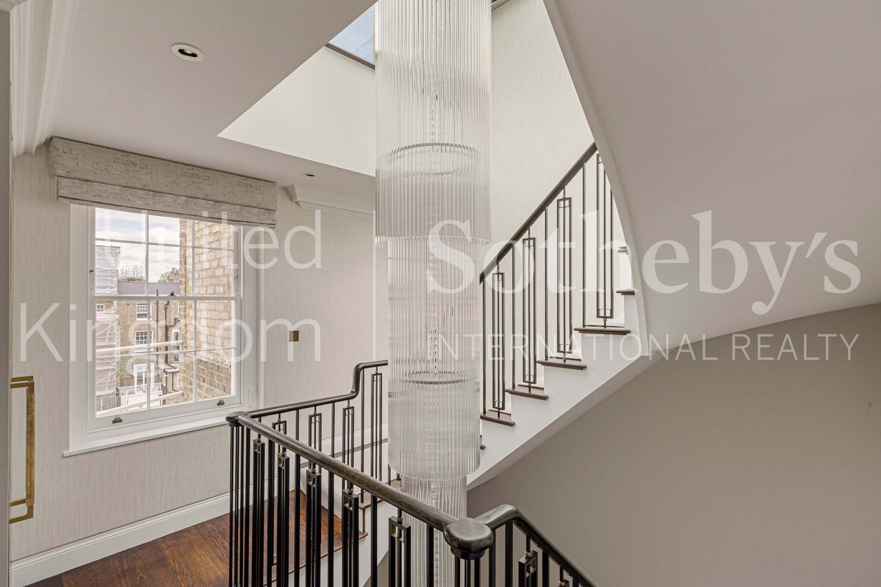 Eaton Square Penthouse 