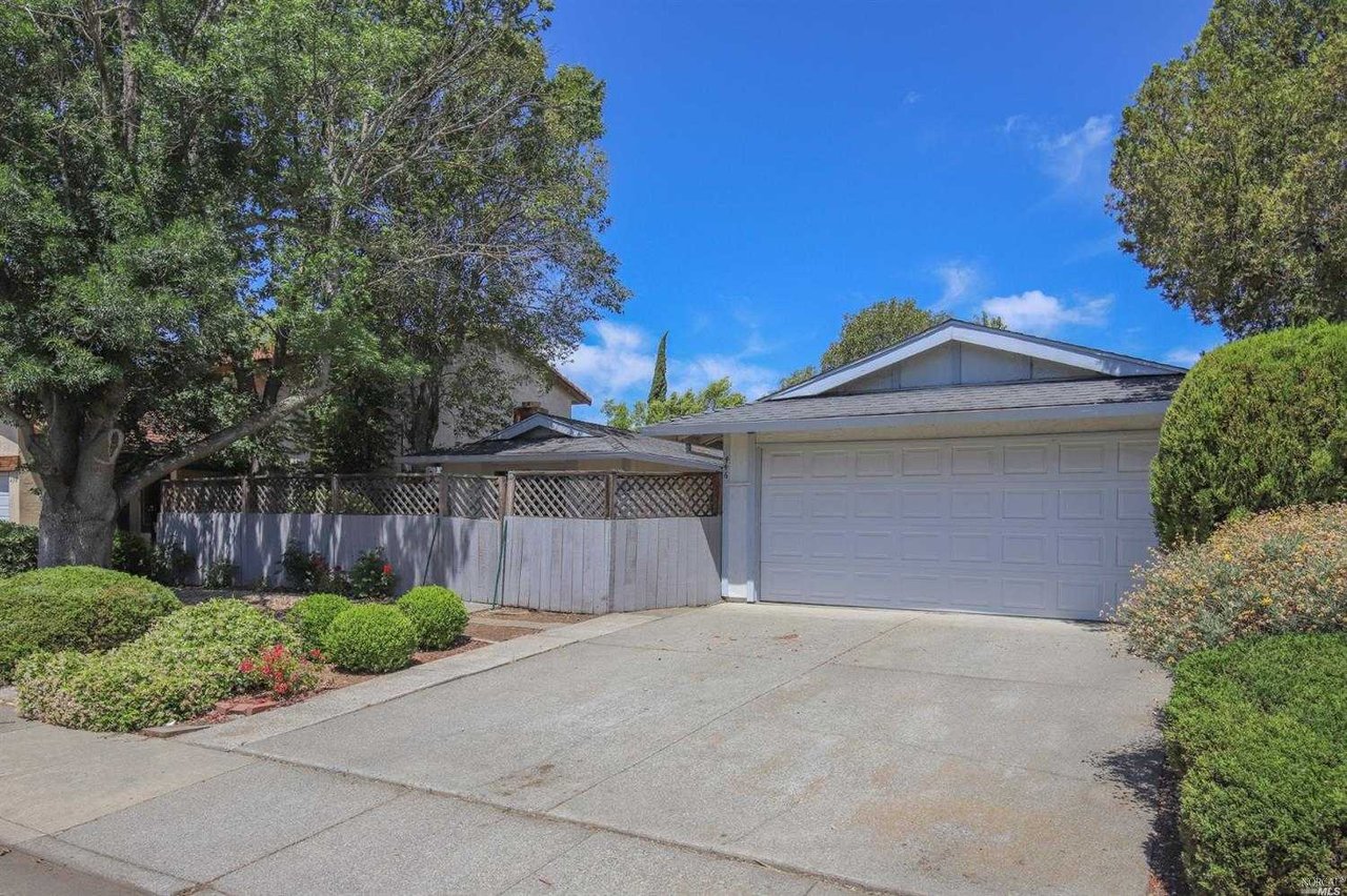 446 Blakemore Ct