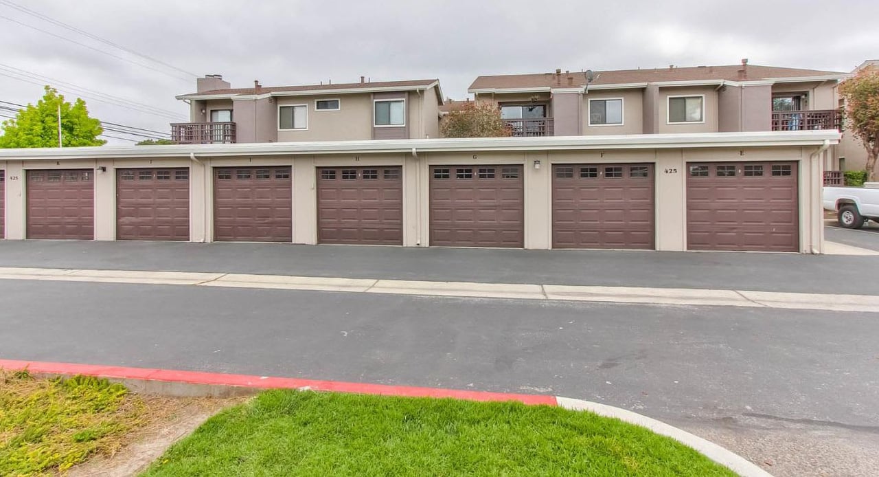 425 W Laurel Dr APT G