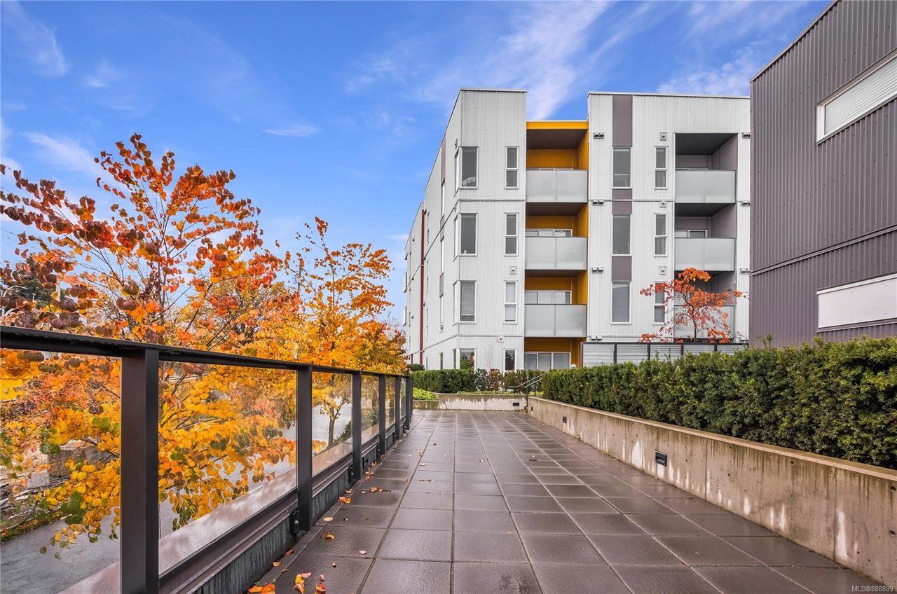 210-767 Tyee Rd