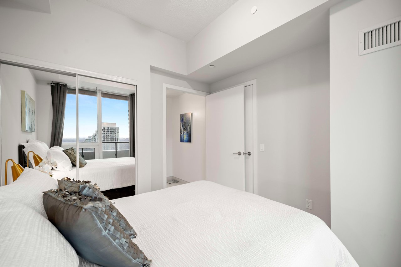 2221 Yonge Street Suite 2909