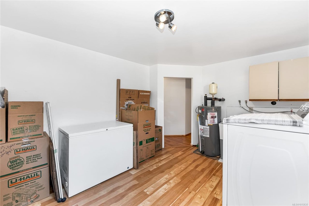 7678 Grieve Cres