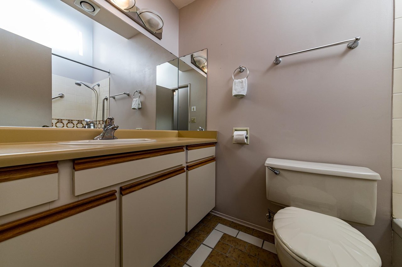 414-2366 Wall St
