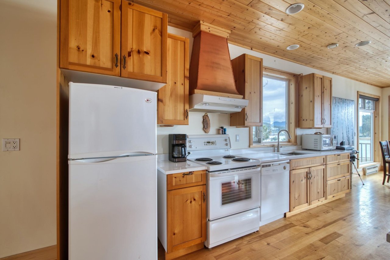 280 Arbutus Reach Rd