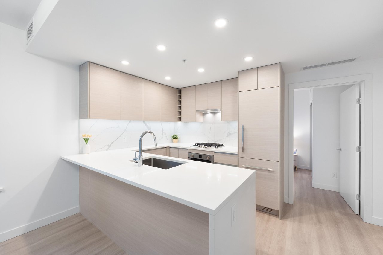 1005-823 Carnarvon St