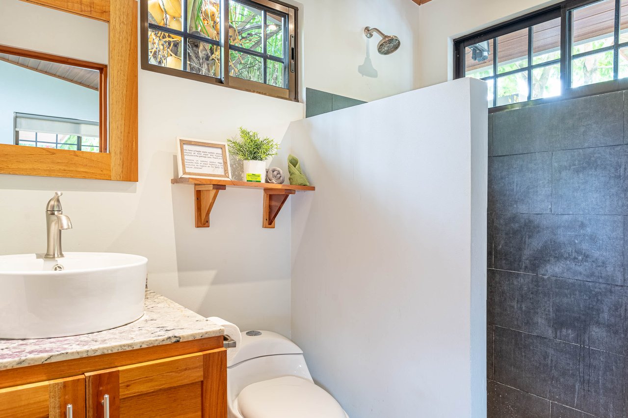Uvita Garden Villa and Casita, 4 Bedrooms Total, Walking Distance To All