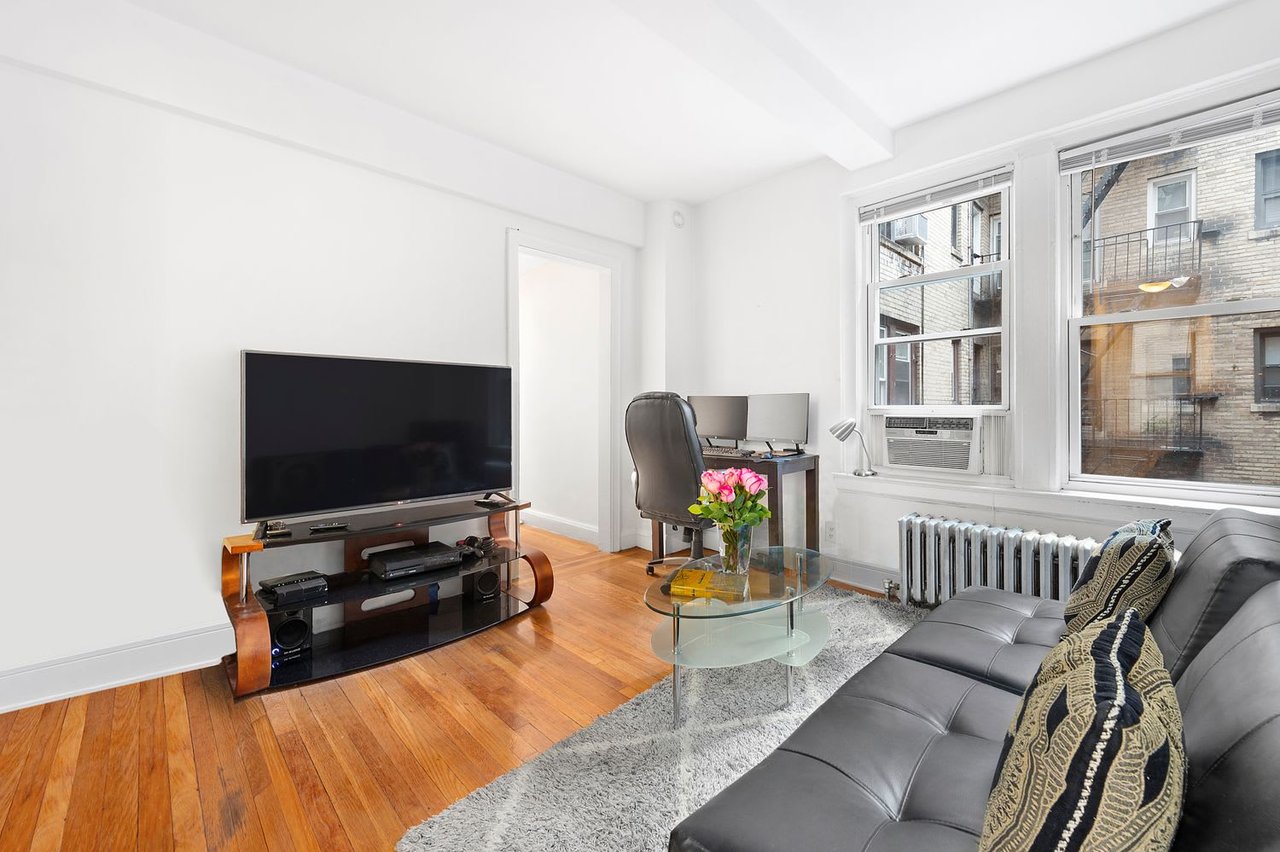 321 East 54th Street Unit: 5H