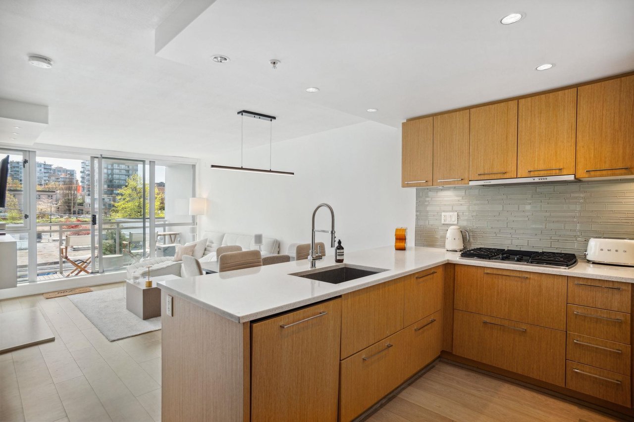 303-1680 W 4th Ave