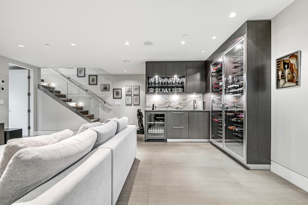 6255 St. Georges Cres